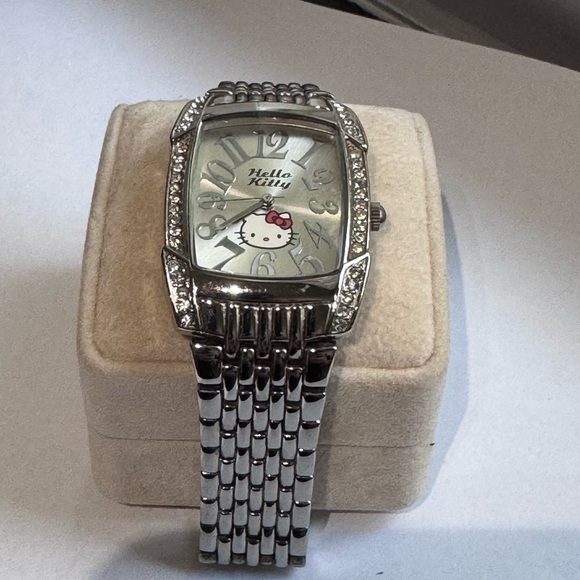 🕒 Vintage Rare 2009 Sanrio Hello Kitty Stainless Steel Watch and Clear Crystals - Picture 8 of 16